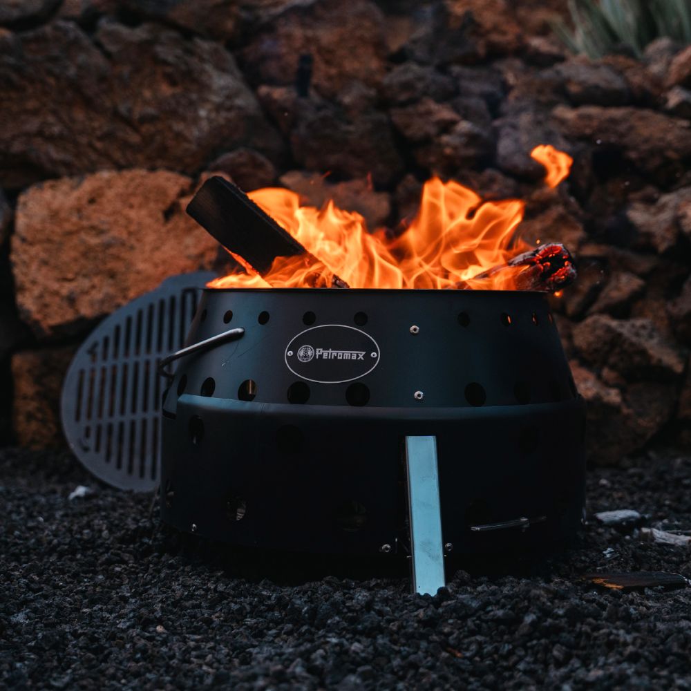 Atago Holz und Kohle Grill Schwarz - Petromax - Wildnissport