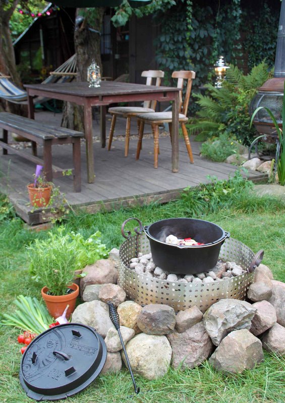 Feuertopf Dutch Oven T4,5 planer Boden - Petromax - Wildnissport